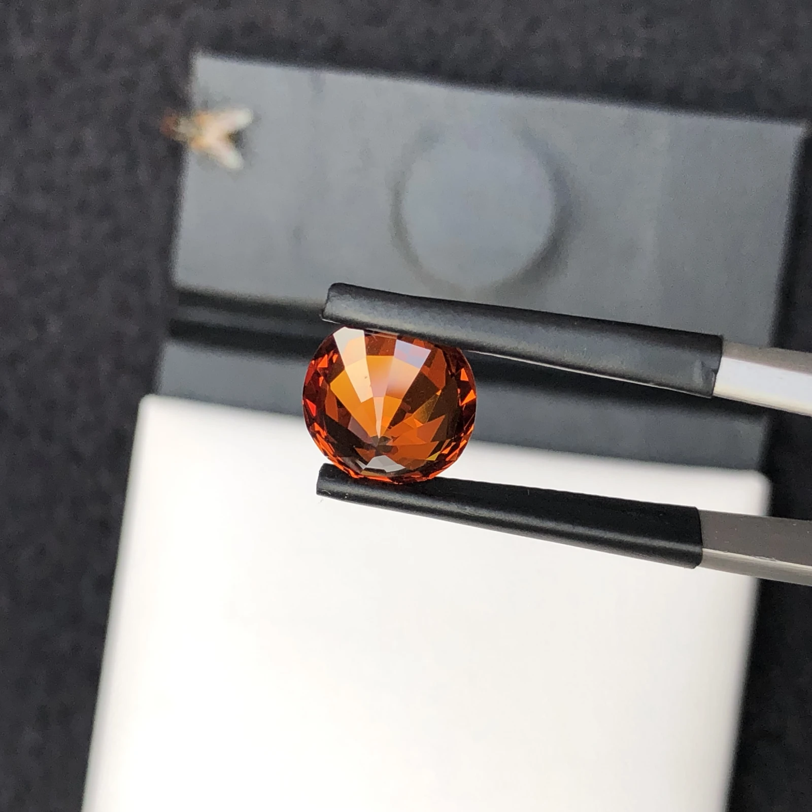 5.75ct Natural Vivid Orange Sapphire Oval Shape — view 1